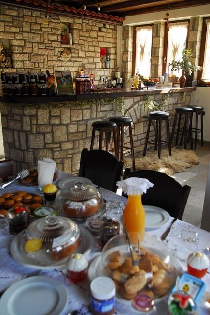 Guesthouse Petrino Pezoula ภายนอก รูปภาพ